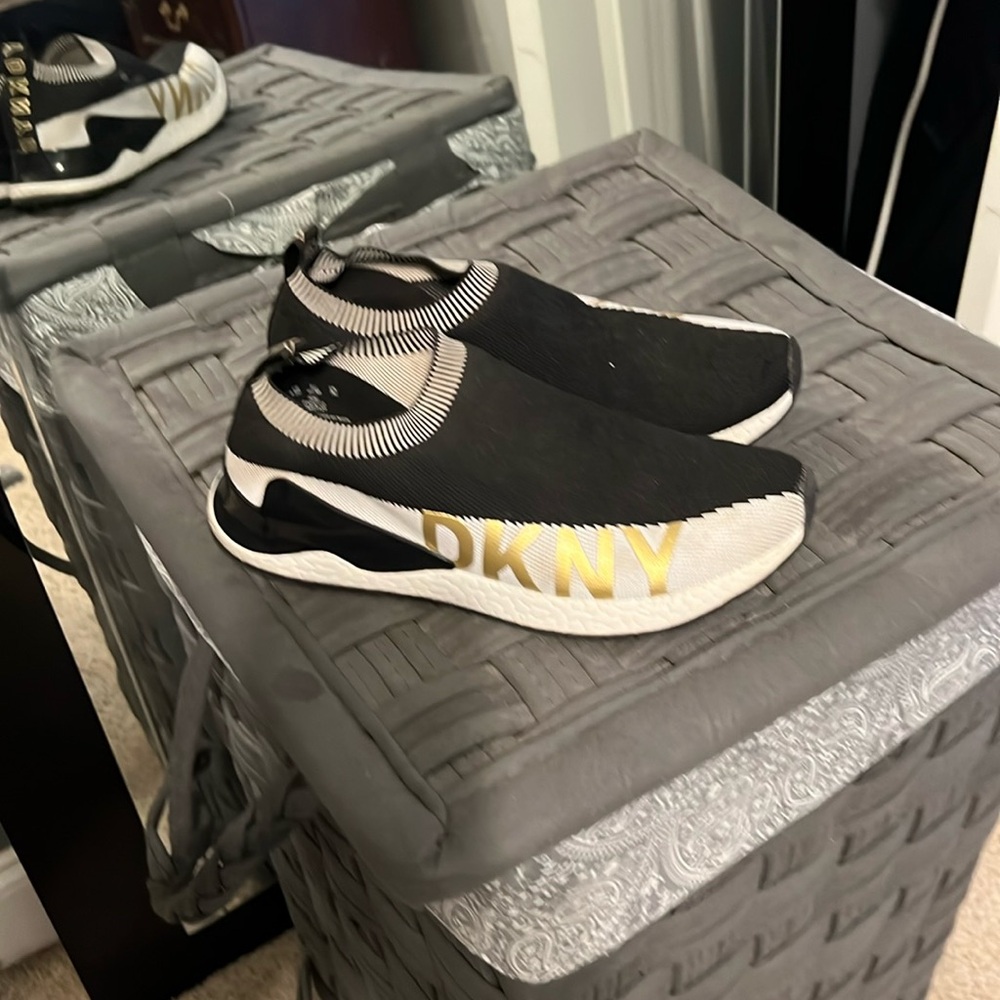 DKNY Donna Karen men’s slip on sneakers
